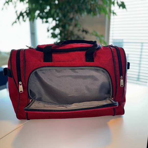 Samsonite Duffel Gym Bag / Weekender in Red, 2006 Classic Monte Carlo 2 edition - Picture 6 of 15